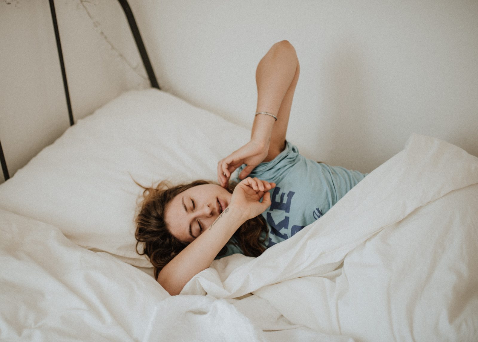 What causes snoring in females?